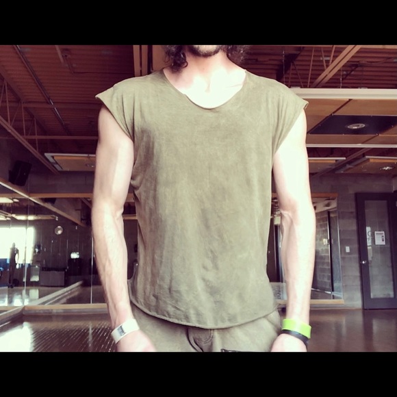 golden aesthetic capped sleeve - Picture 3 of 3